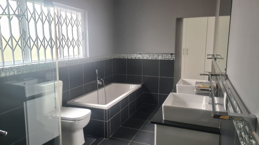 2 Bedroom Property for Sale in Dana Bay Western Cape